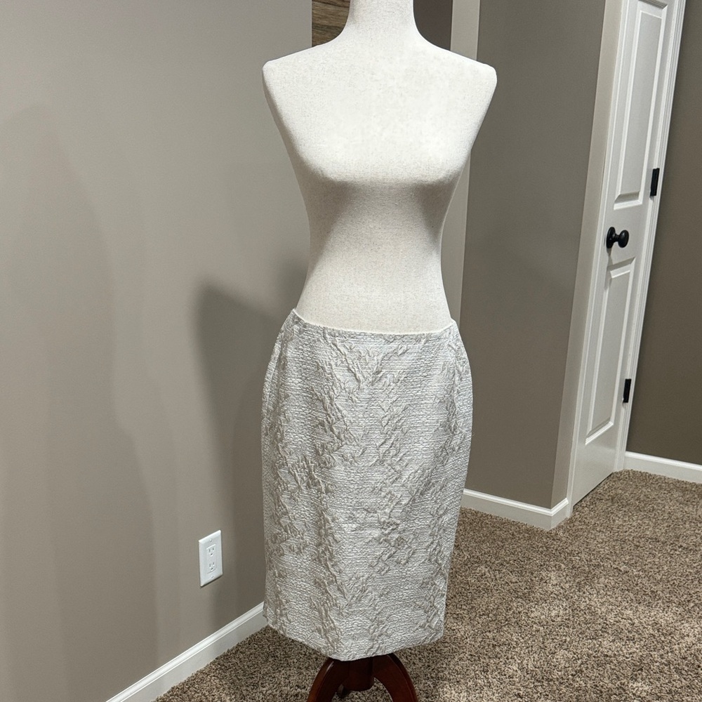 Lafayette 148 New York Textured Silver Pencil Skirt